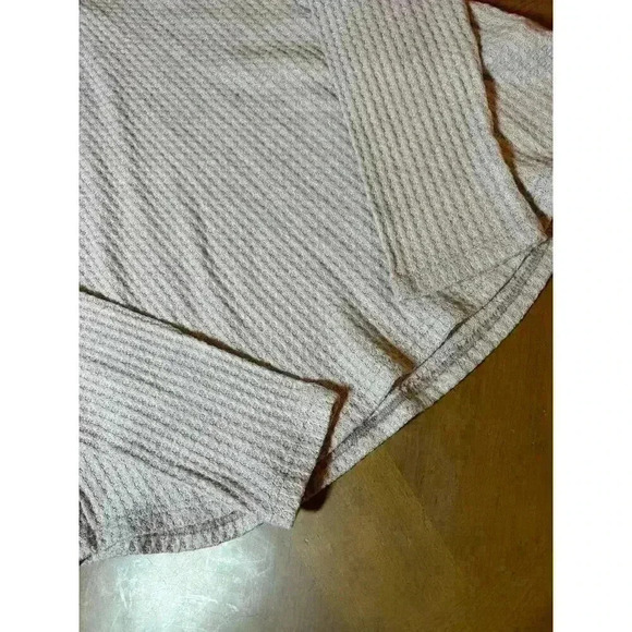 Socialite v neck long sleeve shirt size small perfect for layering in winter - Picture 5 of 6